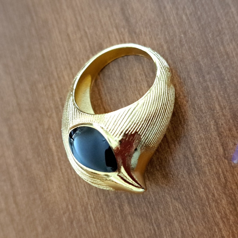 Elegant Gold and Black Women's Ring 8 - Picture 2 of 3